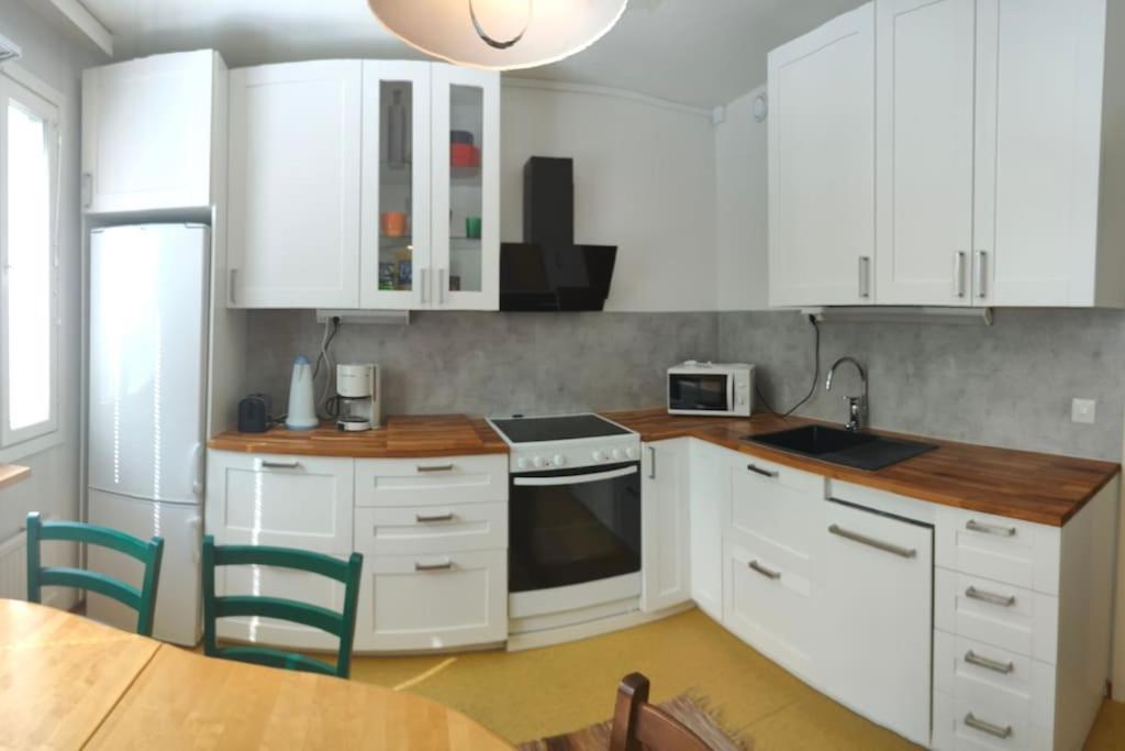 Apartment Tyylikkaeaesti Retroa Ja Modernia Hervanta Atomikatu 5