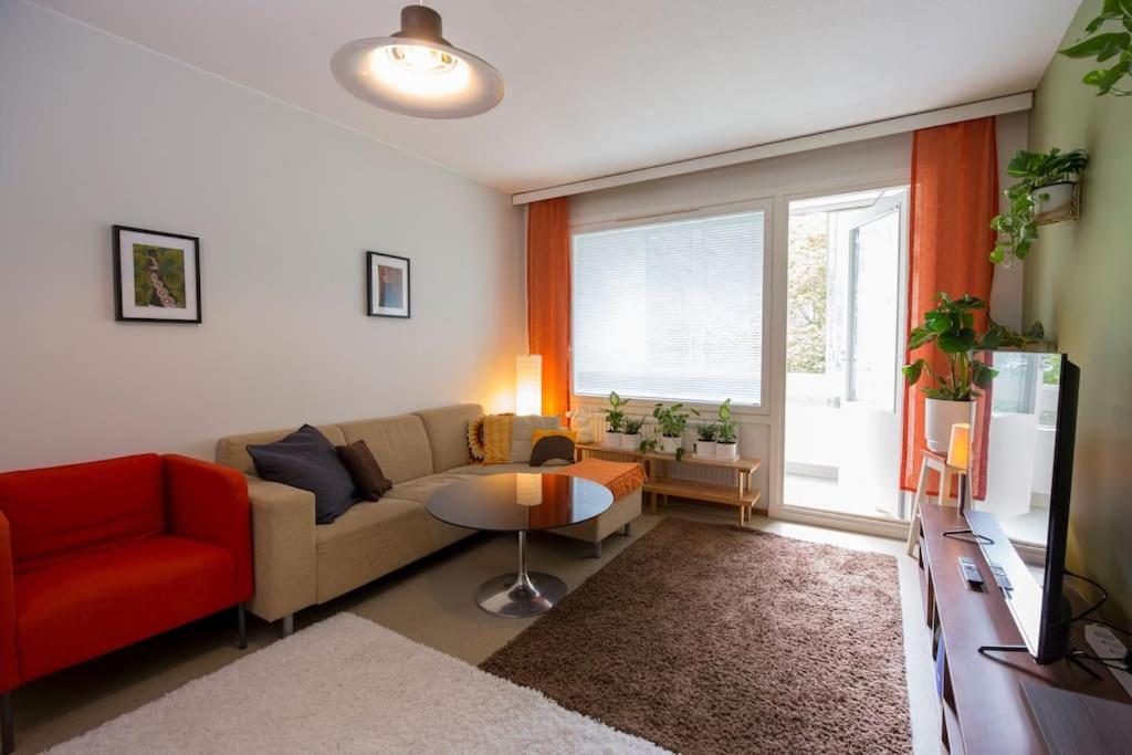 Tyylikkaeaesti Retroa Ja Modernia Hervanta Atomikatu 5 Apartment